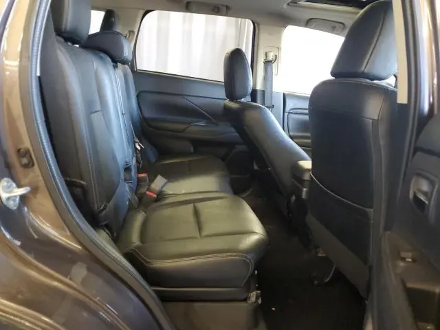 2016 MITSUBISHI OUTLANDER SE  