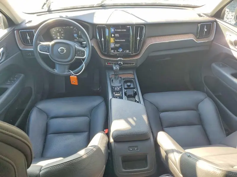 2021 VOLVO XC60 T5 MOMENTUM  