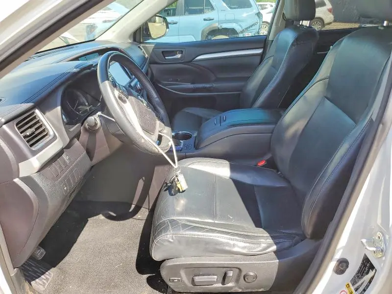 2015 TOYOTA HIGHLANDER XLE  