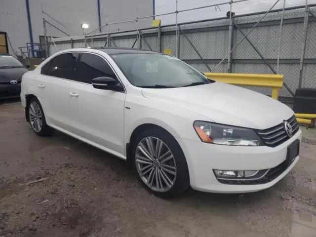 2015 VOLKSWAGEN PASSAT SE  