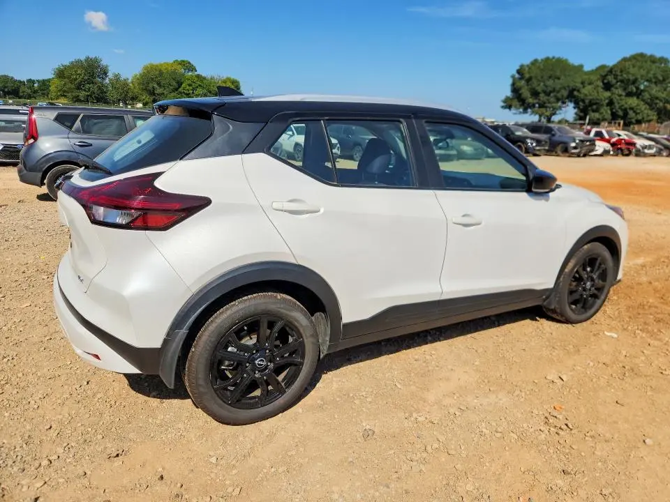 2022 NISSAN KICKS SV  