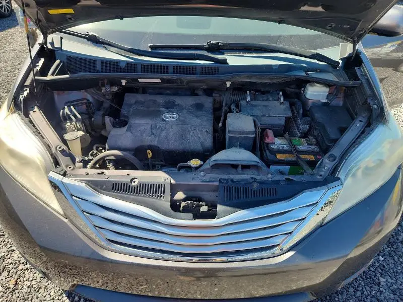 2011 TOYOTA SIENNA LIMITED 7-PASSENGER  