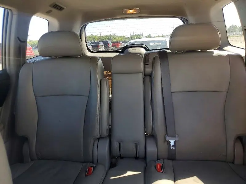 2011 TOYOTA HIGHLANDER SE  
