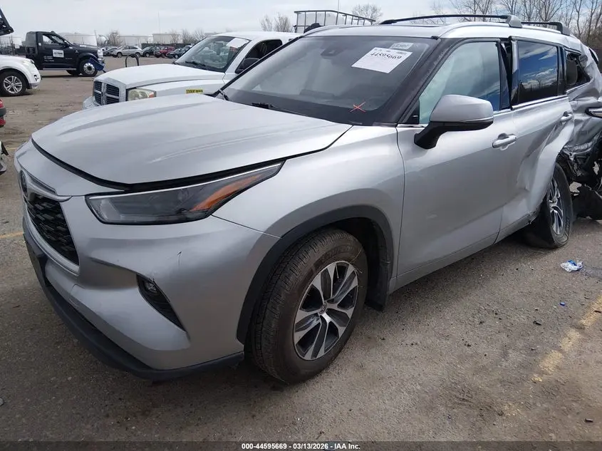 2022 TOYOTA HIGHLANDER XLE