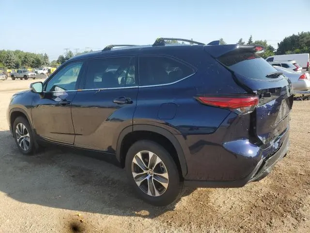 2022 TOYOTA HIGHLANDER XLE  