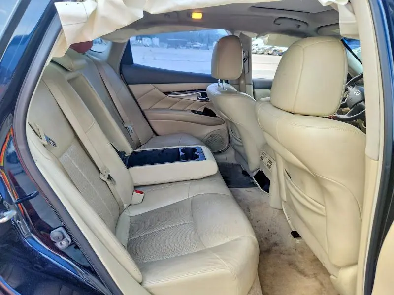 2018 INFINITI Q70 3.7 LUXE  