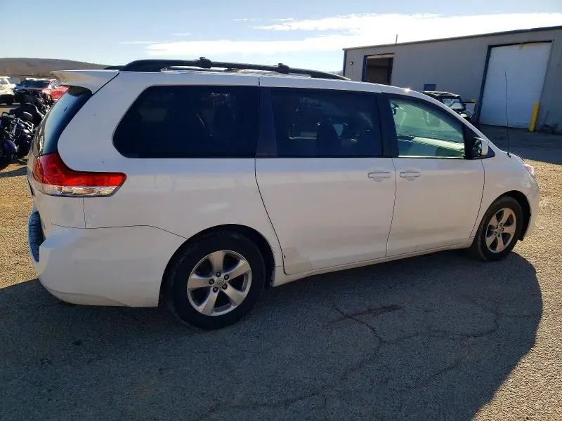 2014 TOYOTA SIENNA LE  