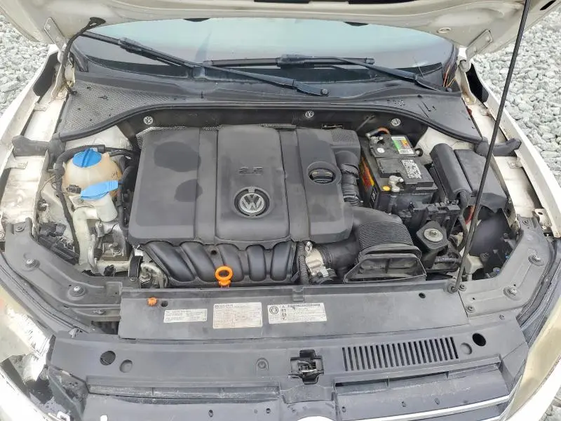 2013 VOLKSWAGEN PASSAT SE  