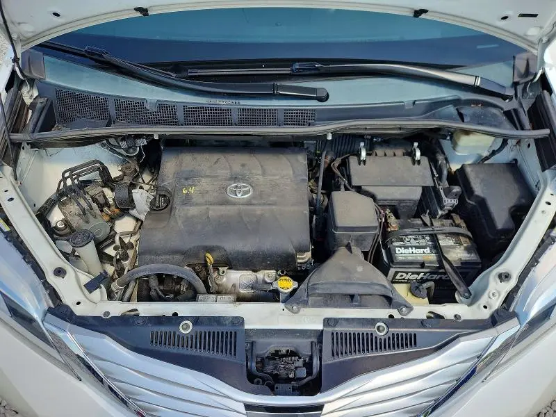 2015 TOYOTA SIENNA LIMITED PREMIUM 7-PASSENGER  