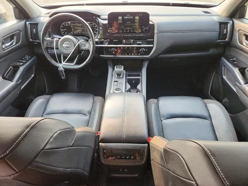 2024 NISSAN PATHFINDER SL  