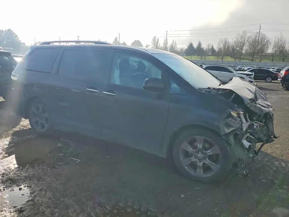 2016 TOYOTA SIENNA SE 8-PASSENGER  