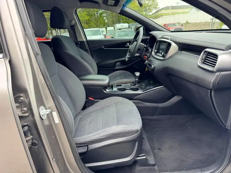 2019 KIA SORENTO LX V6  