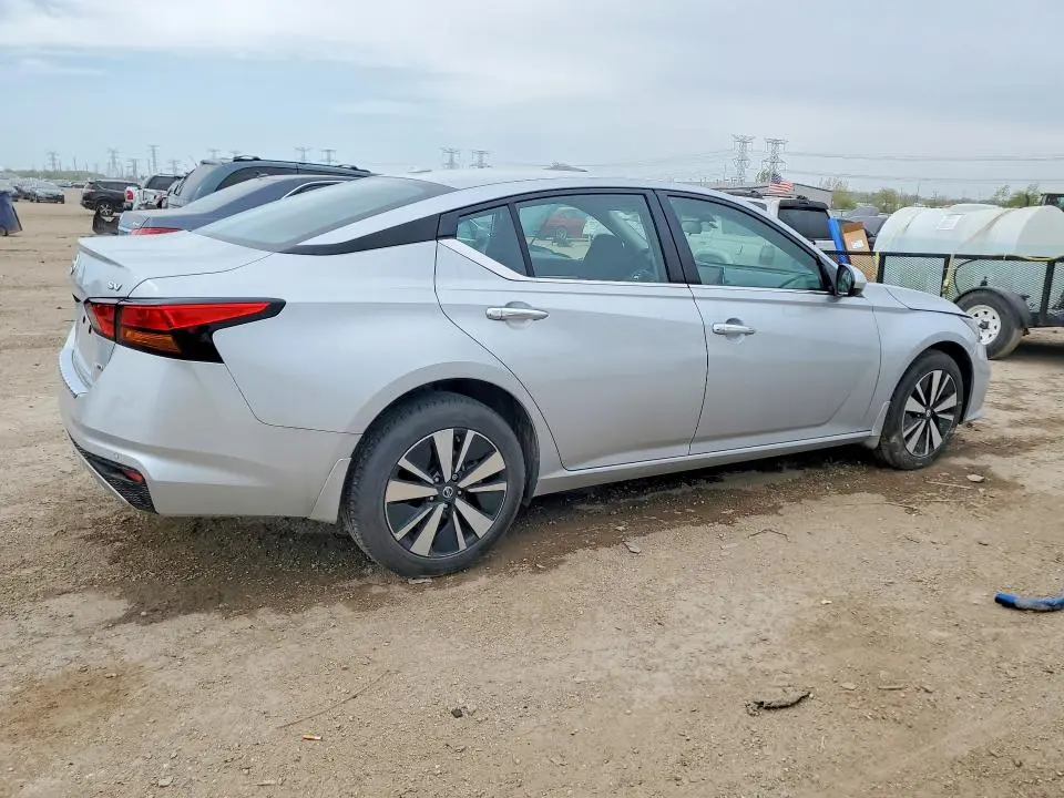 2022 NISSAN ALTIMA SV  
