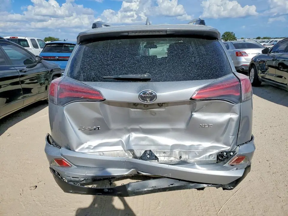 2018 TOYOTA RAV4 XLE  