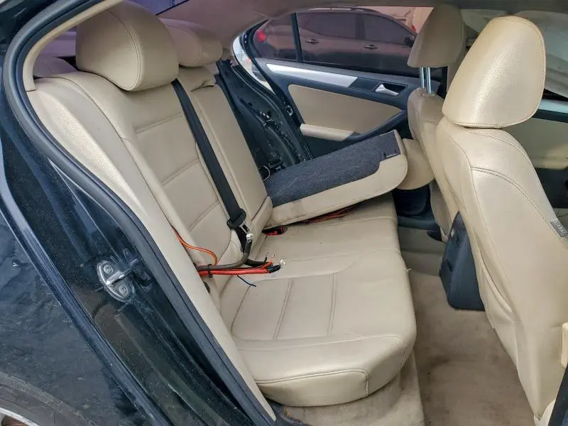 2013 VOLKSWAGEN JETTA SE  