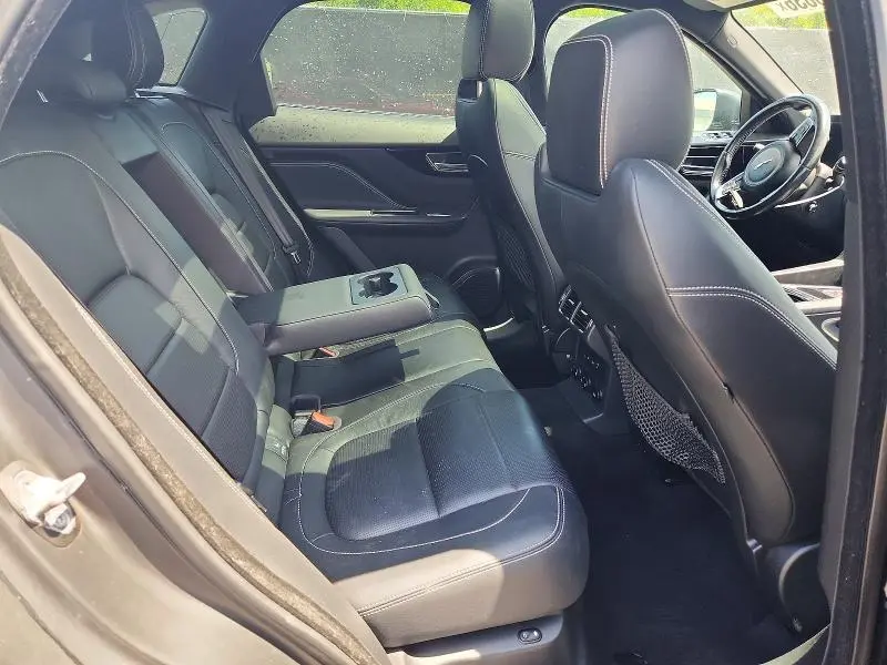 2017 JAGUAR F-PACE R - SPORT  
