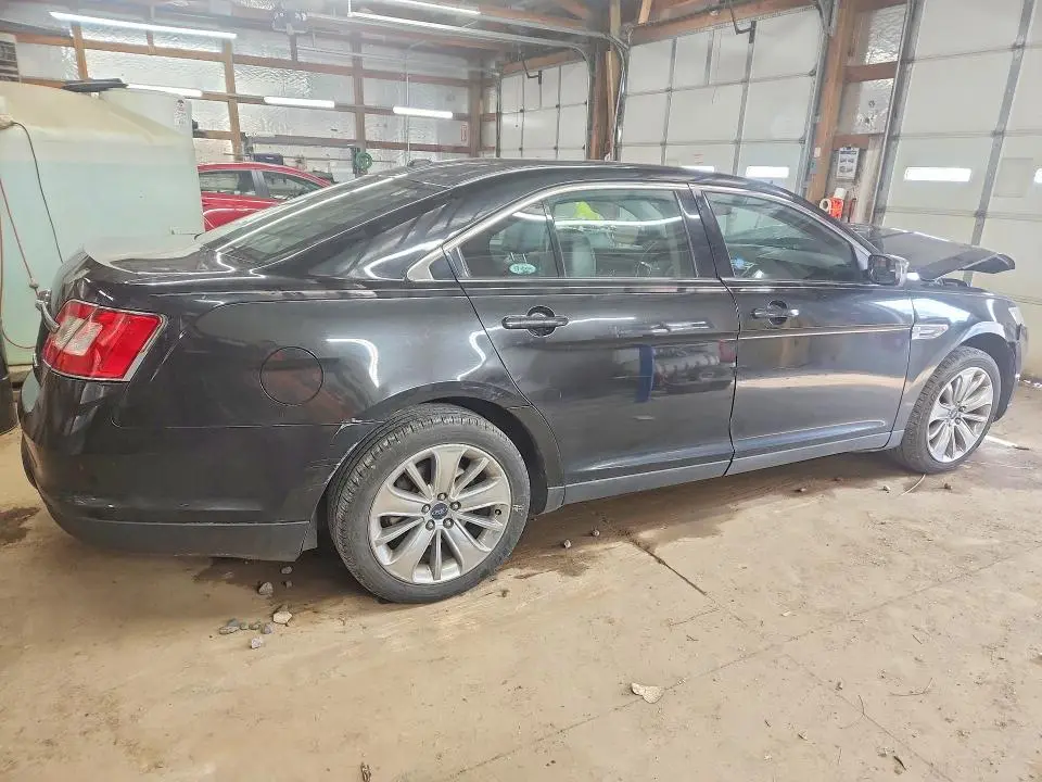 2011 FORD TAURUS LIMITED  