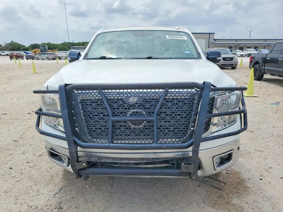 2017 NISSAN TITAN SV  