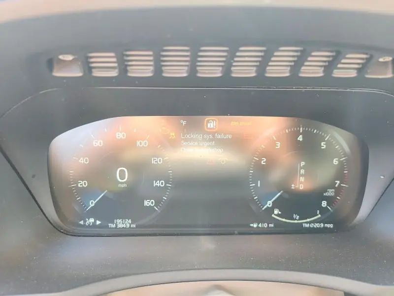 2016 VOLVO XC90 T6  