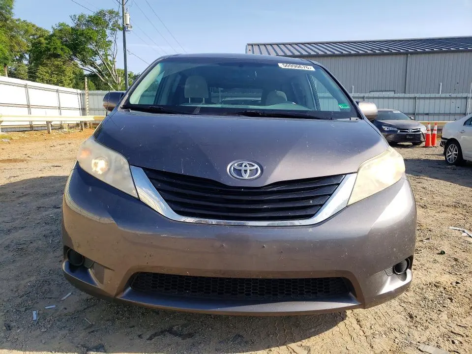 2013 TOYOTA SIENNA LE 7-PASSENGER  