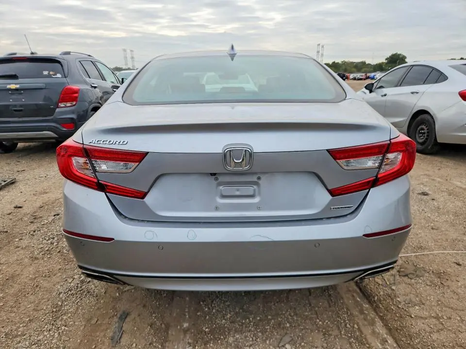 2018 HONDA ACCORD TOURING  