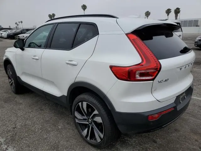 2024 VOLVO XC40 PLUS  