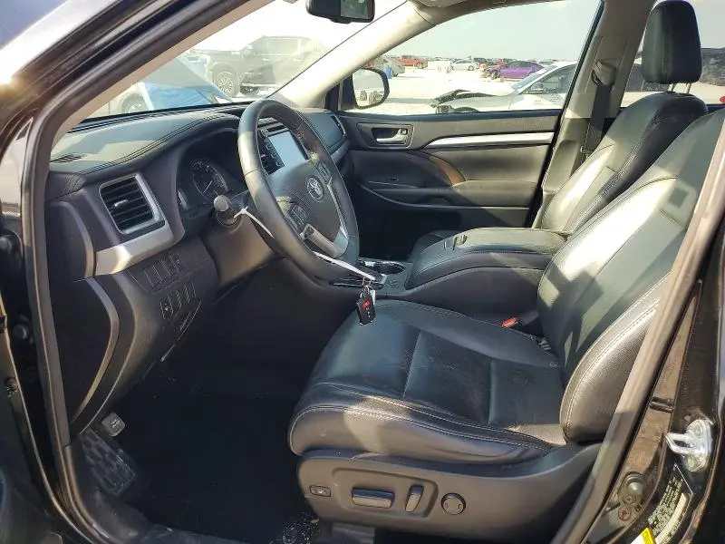 2016 TOYOTA HIGHLANDER XLE  