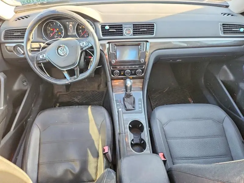 2016 VOLKSWAGEN PASSAT SE  