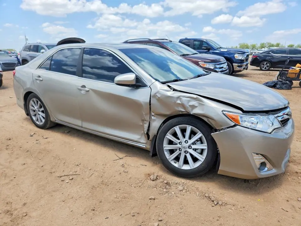 2014 TOYOTA CAMRY XLE  