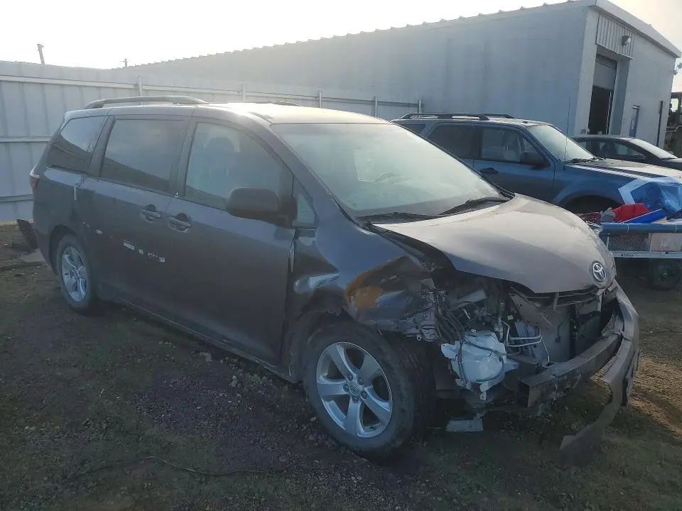 2015 TOYOTA SIENNA LE  