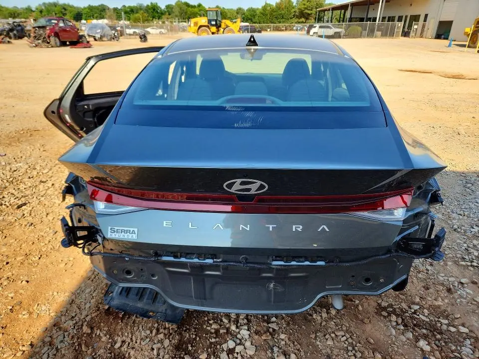 2024 HYUNDAI ELANTRA SE  