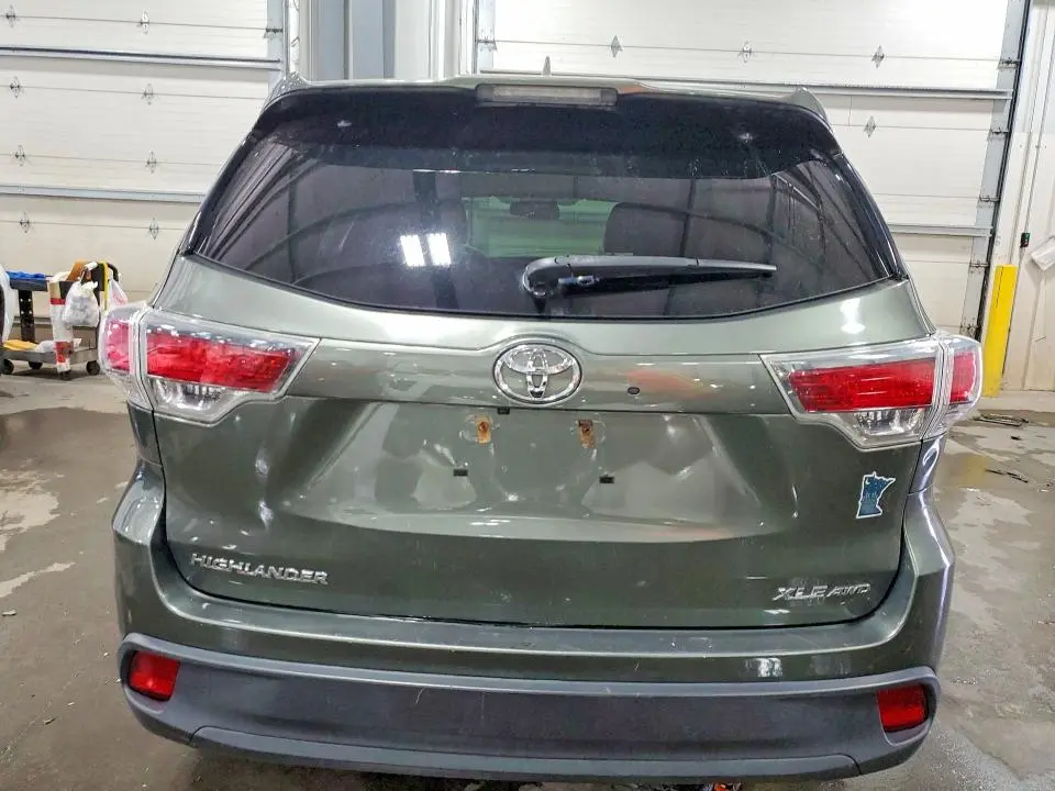 2016 TOYOTA HIGHLANDER XLE  
