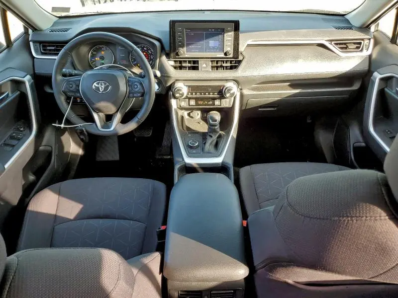 2021 TOYOTA RAV4 XLE  