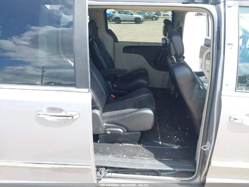 2016 CHRYSLER TOWN & COUNTRY LIMITED