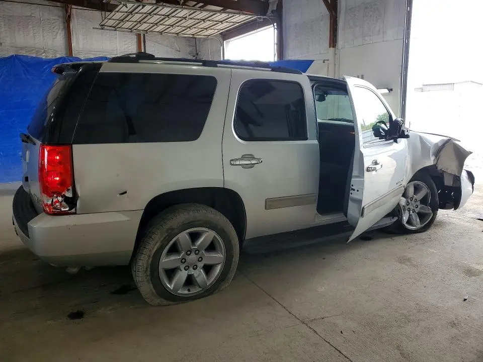 2011 GMC YUKON SLE  