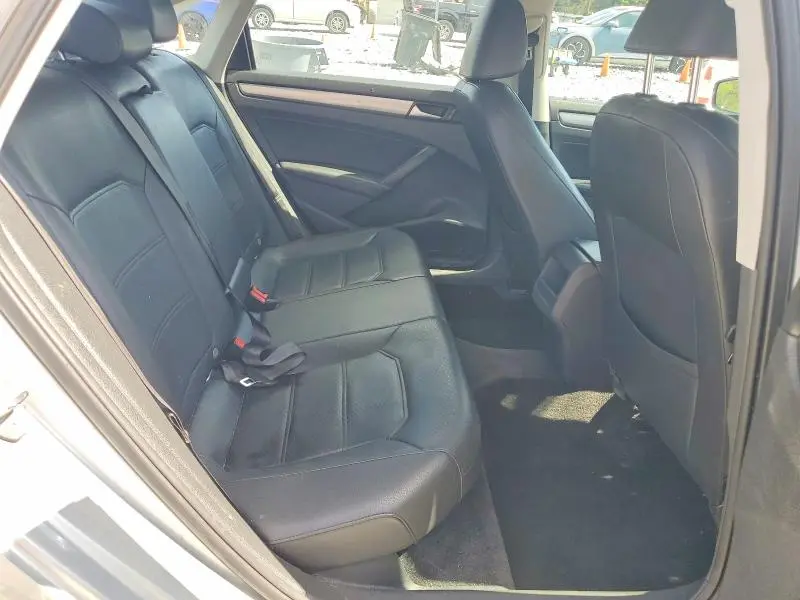 2015 VOLKSWAGEN PASSAT S  