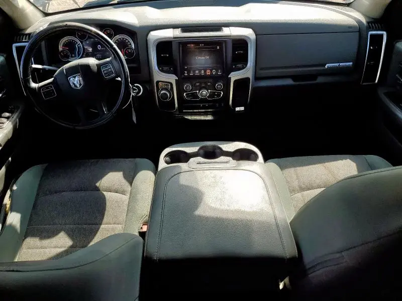 2016 RAM 1500 SLT  