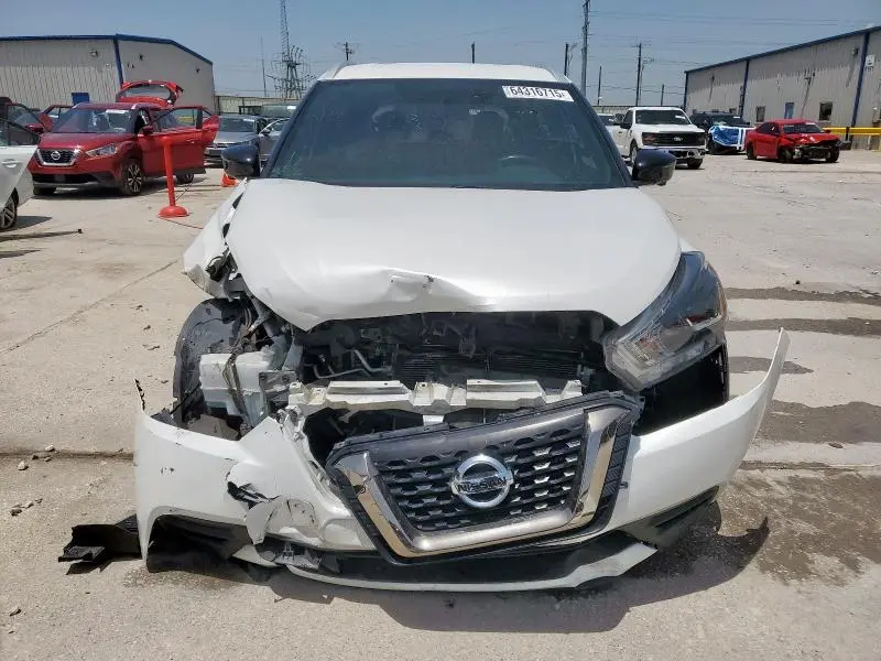 2019 NISSAN KICKS S  