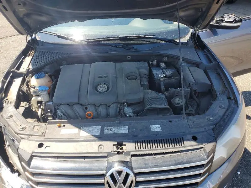 2013 VOLKSWAGEN PASSAT S  
