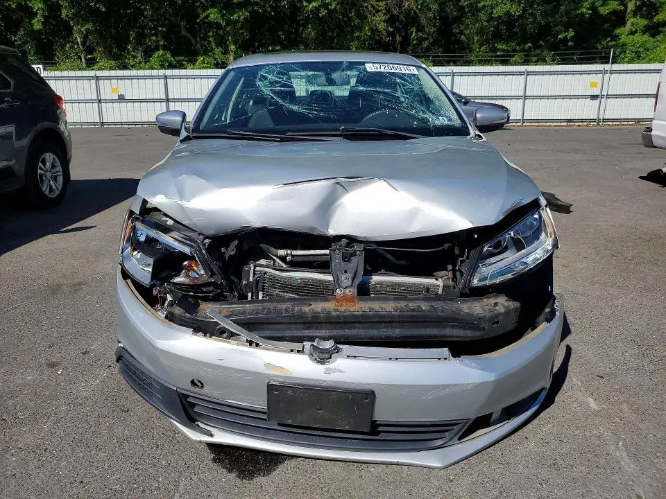 2011 VOLKSWAGEN JETTA SE  