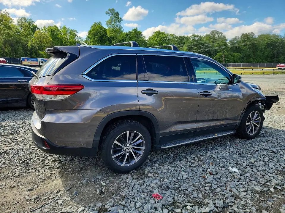2019 TOYOTA HIGHLANDER XLE  