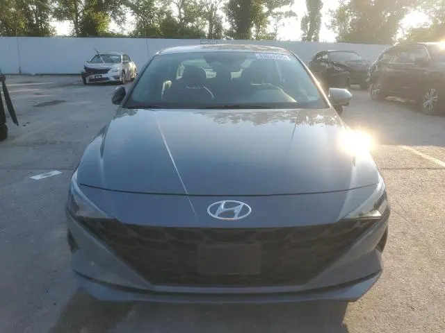 2022 HYUNDAI ELANTRA SE  