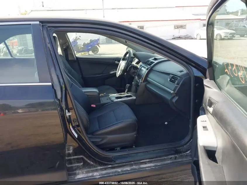 2014 TOYOTA CAMRY SE