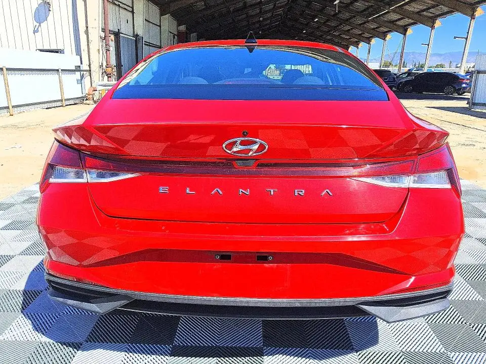 2021 HYUNDAI ELANTRA SE  