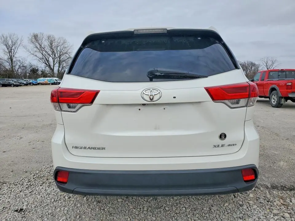 2018 TOYOTA HIGHLANDER XLE  