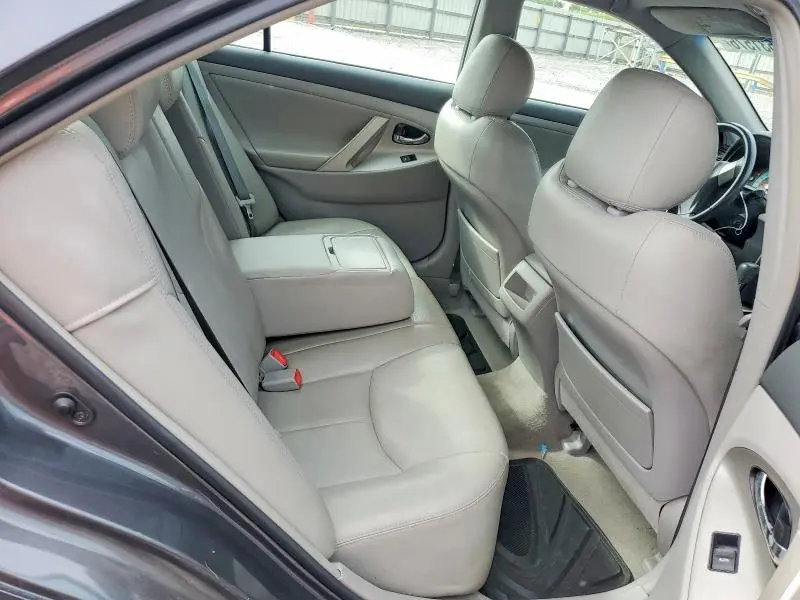 2011 TOYOTA CAMRY SE  