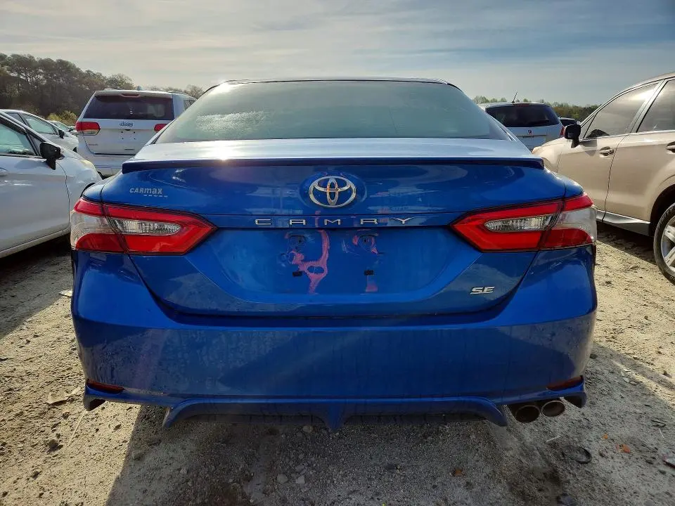 2018 TOYOTA CAMRY SE  