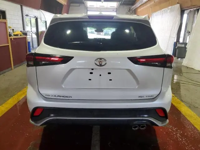 2024 TOYOTA HIGHLANDER LE