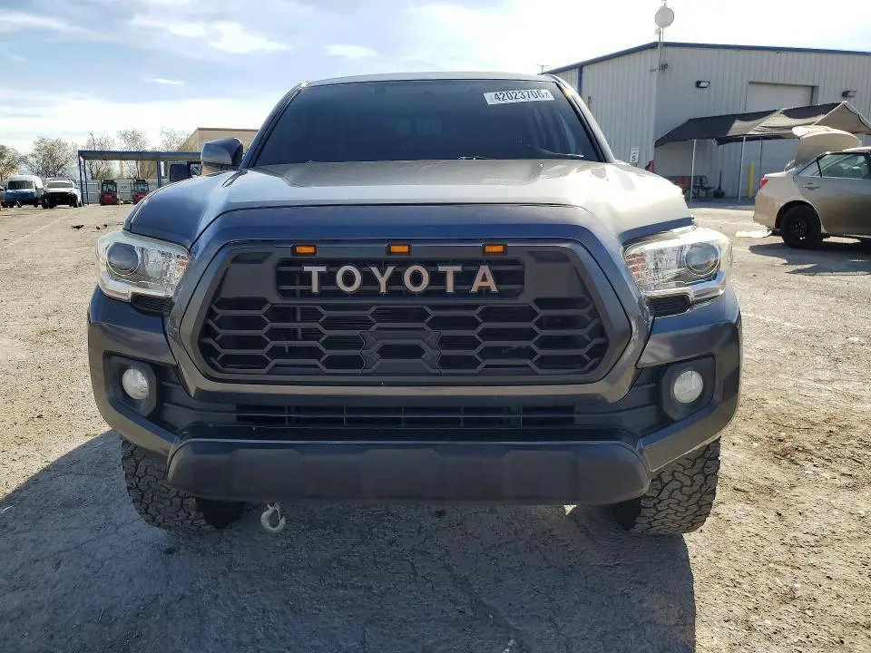 2017 TOYOTA TACOMA SR5 V6  