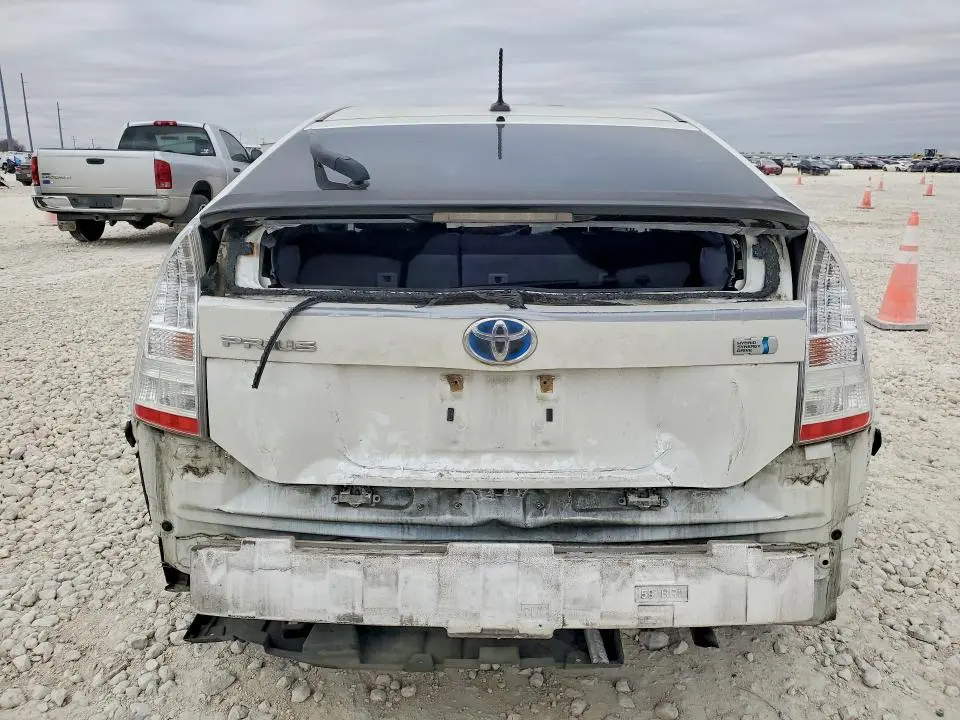 2010 TOYOTA PRIUS III  